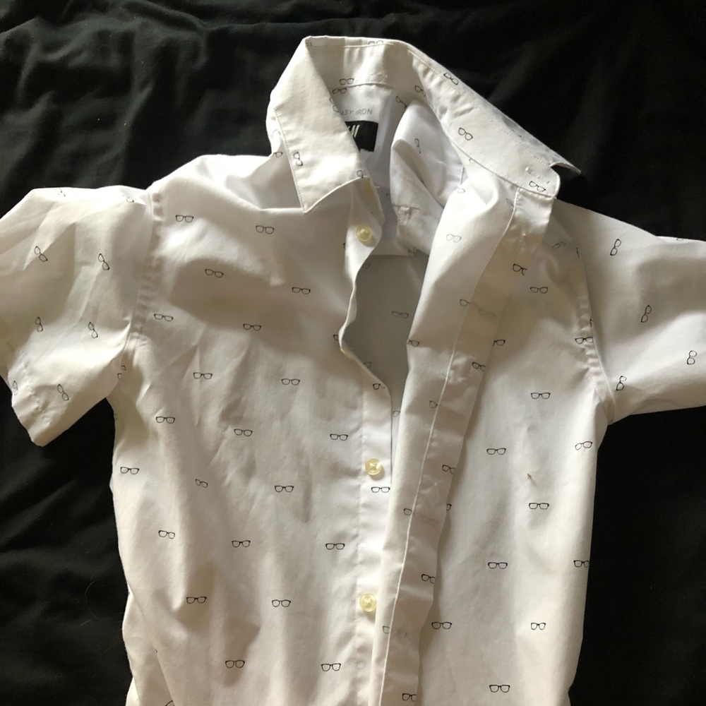 Men’s white glasses design short sleeve button up